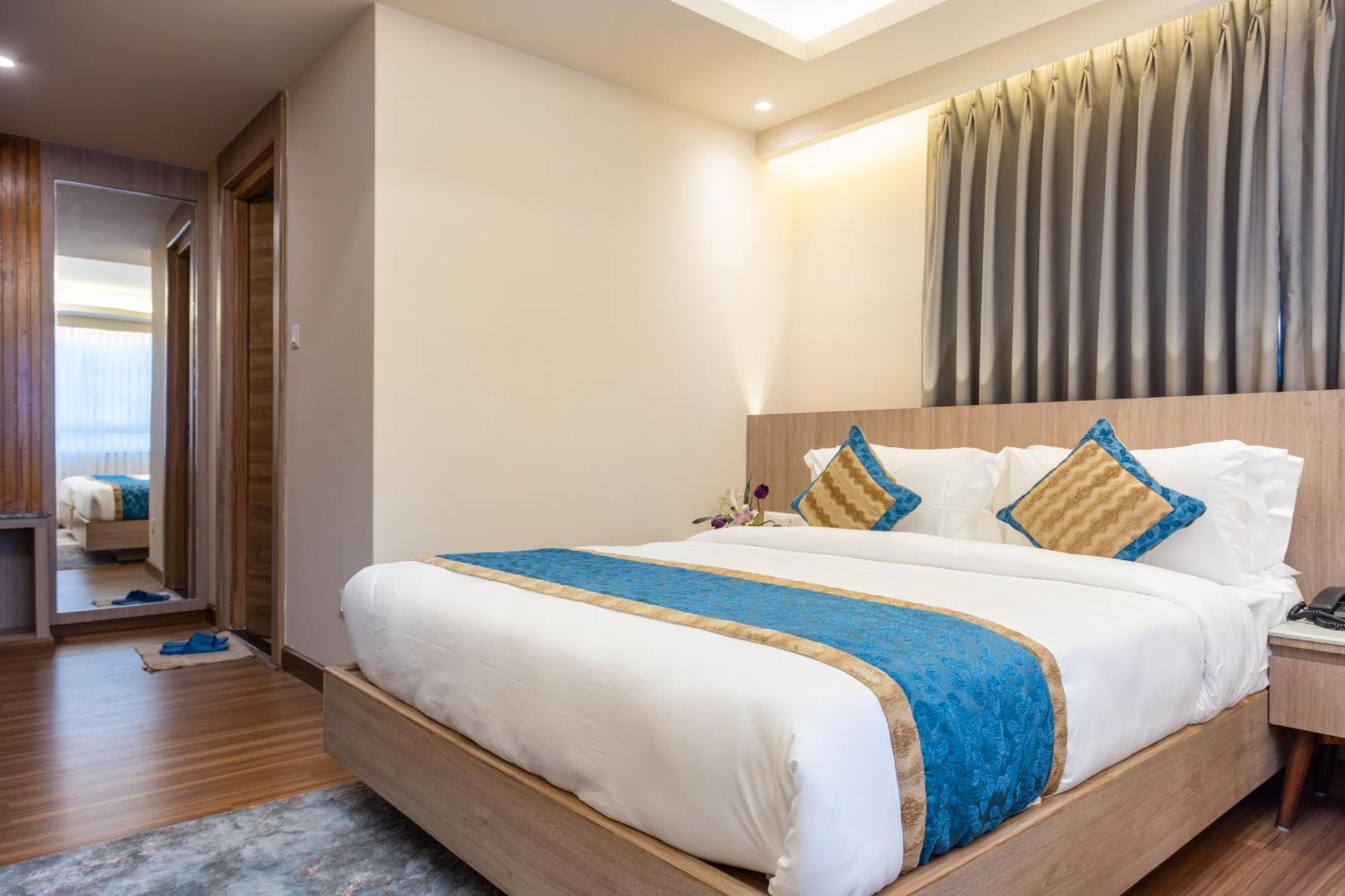 Shuvatara Suites & Spa, Thamel Катманду Экстерьер фото