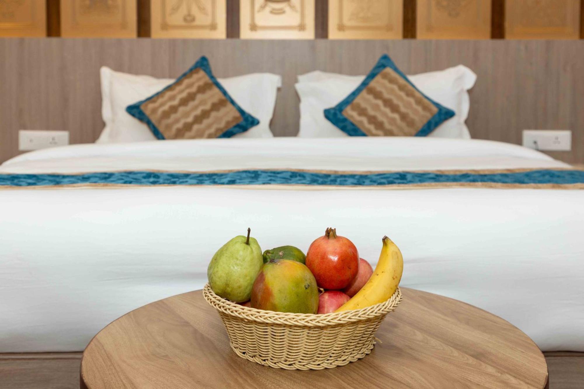 Shuvatara Suites & Spa, Thamel Катманду Экстерьер фото